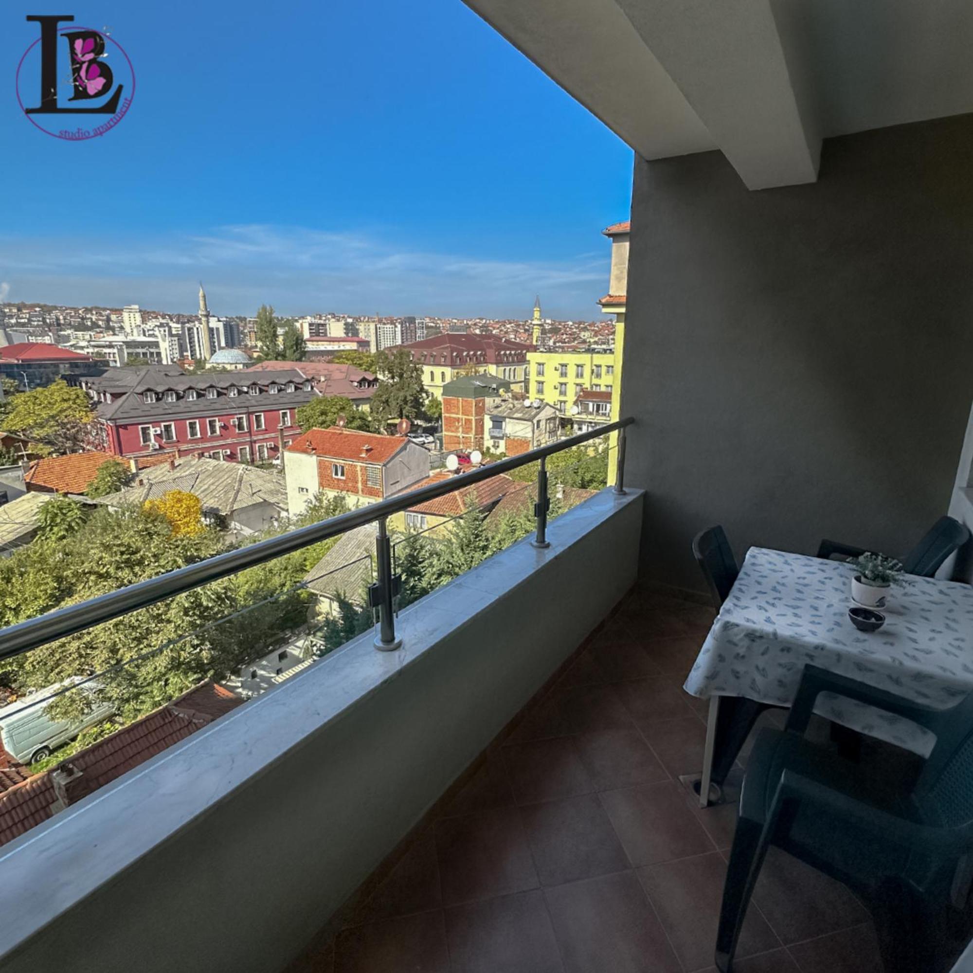L&B Studio Apartment Pristina Buitenkant foto