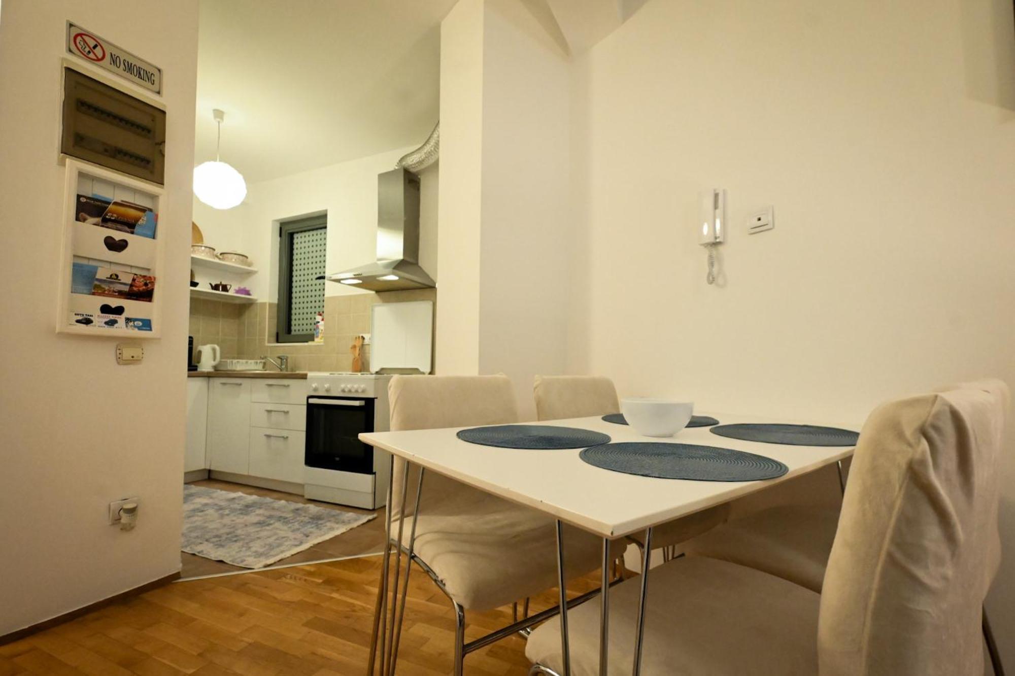 L&B Studio Apartment Pristina Buitenkant foto