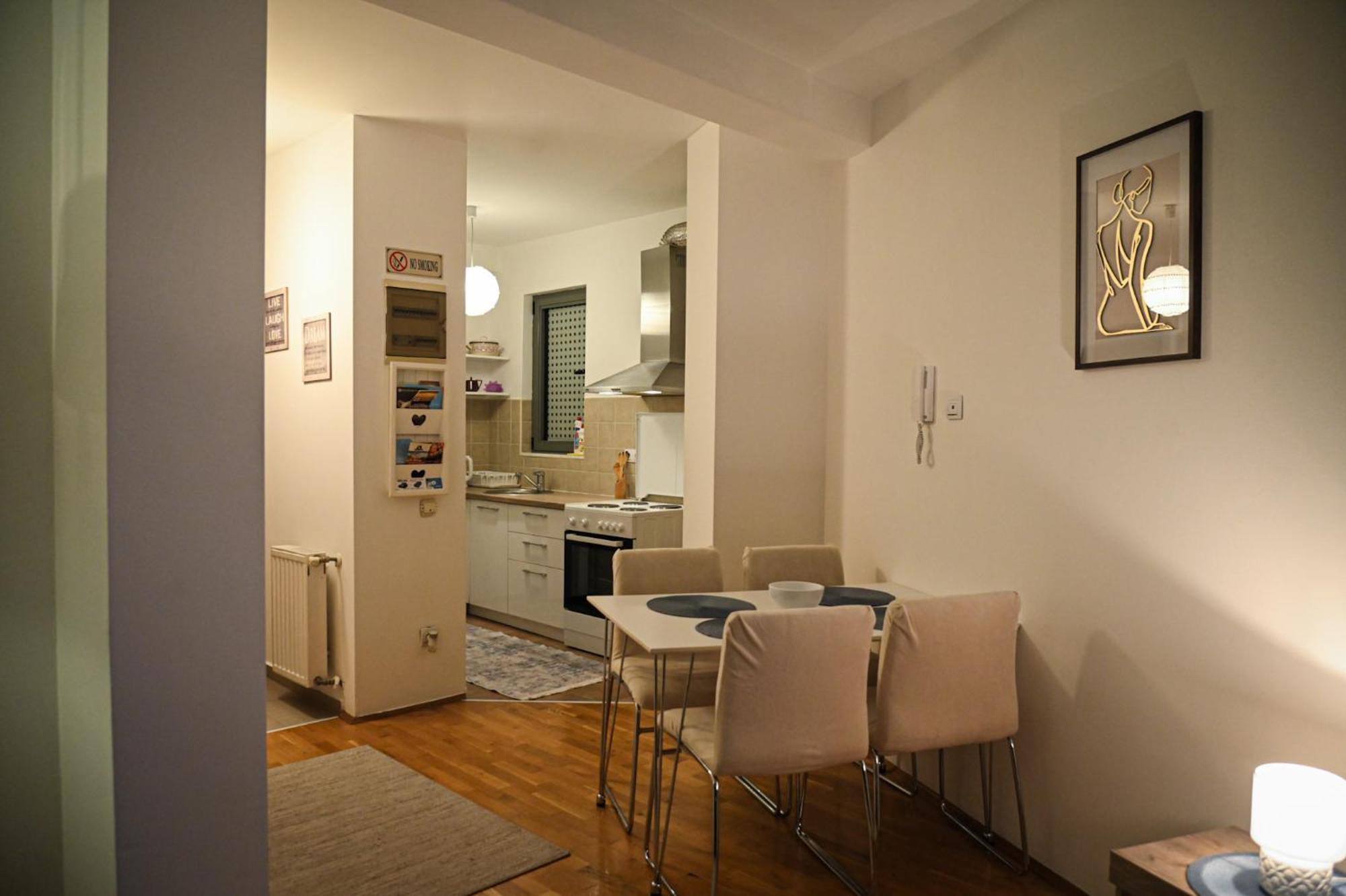 L&B Studio Apartment Pristina Buitenkant foto