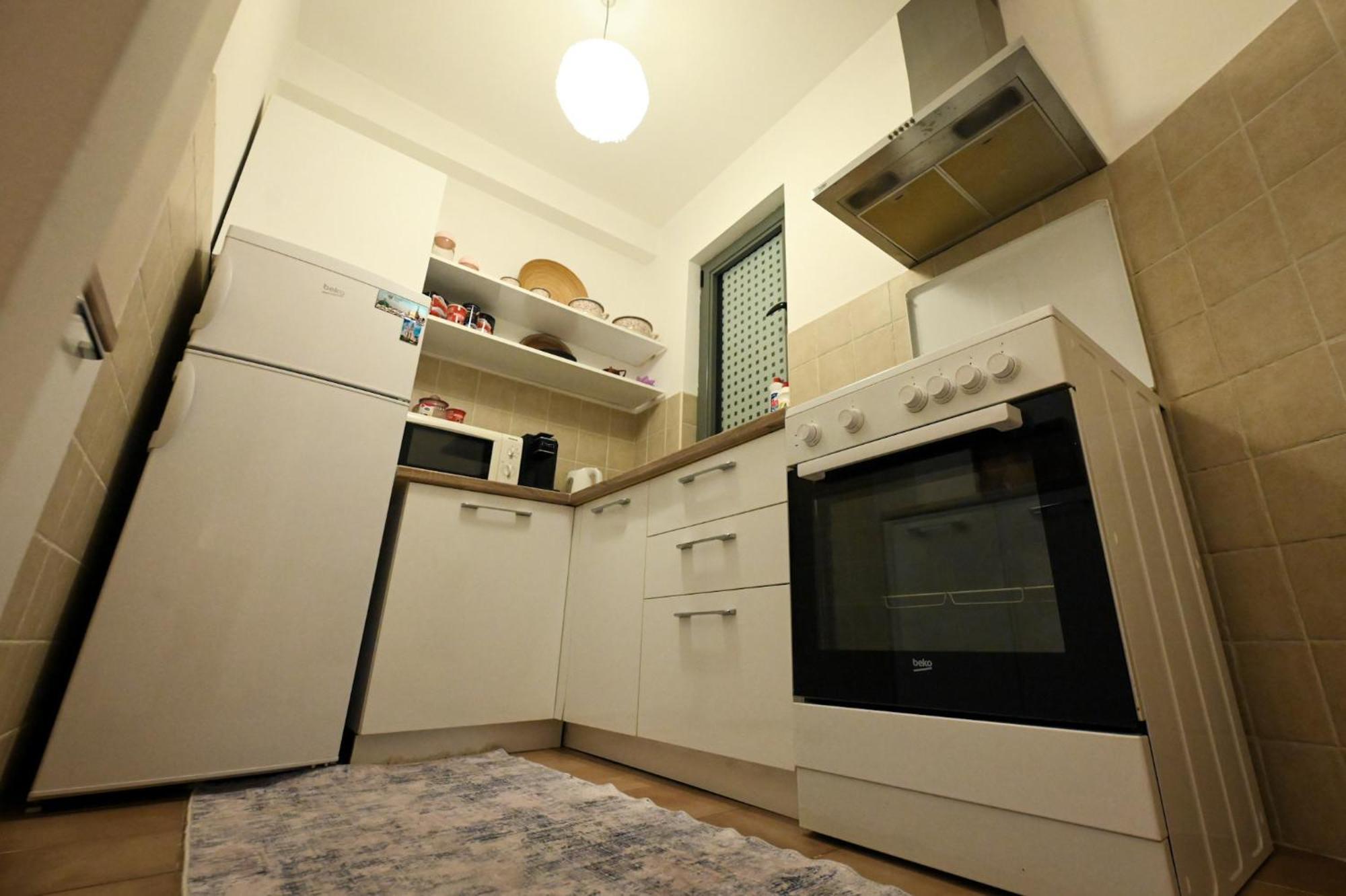 L&B Studio Apartment Pristina Buitenkant foto